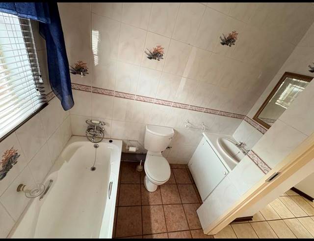 4 BEDROOM TOWNHOUSE FOR SALE IN HENNOPSPARK